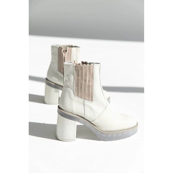 NEW FREE PEOPLE Sz 37 1/2 JAMES CHELSEA BOOTS IN ICE - Picture 2 of 3